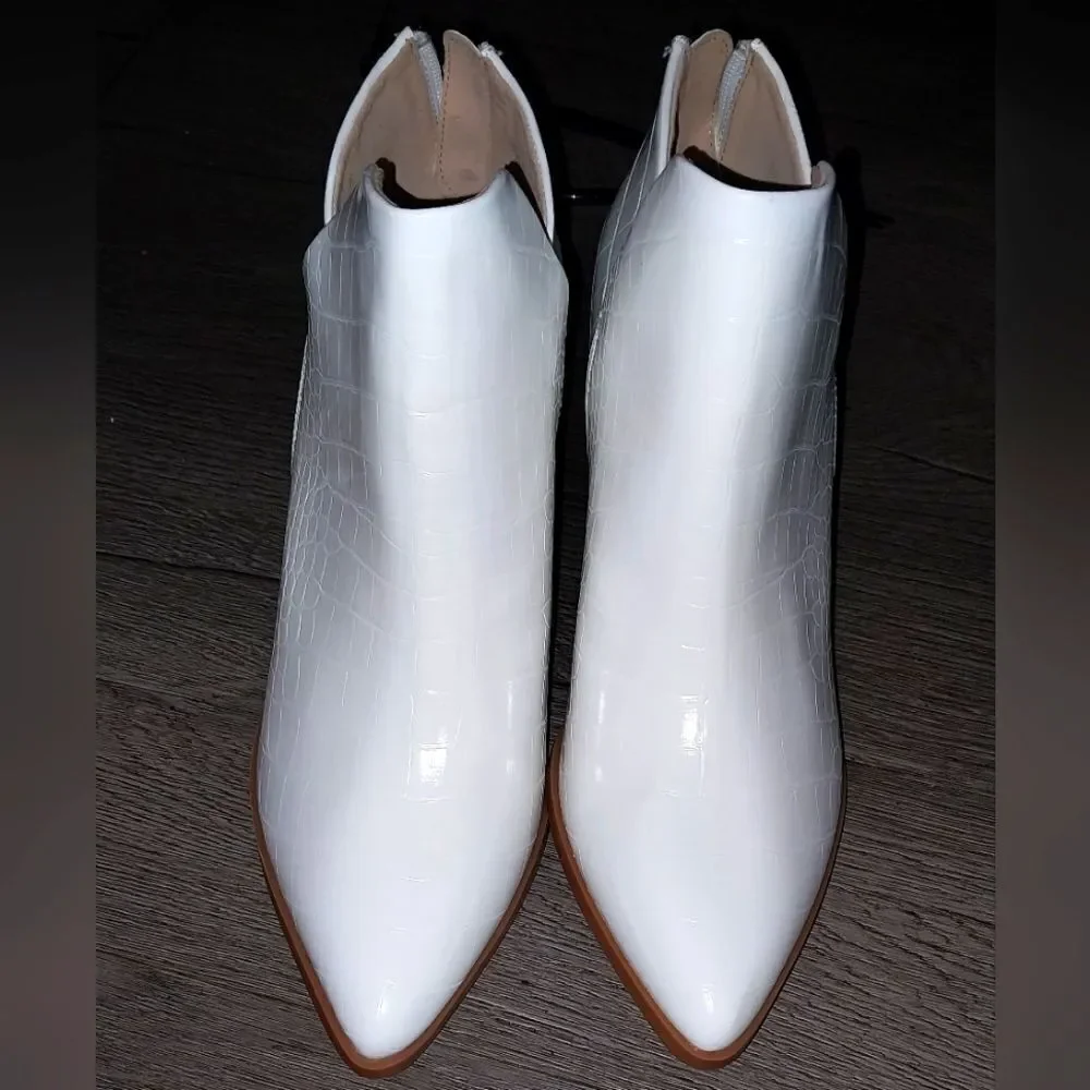 Elegant chunky heel bootie sz 8.5